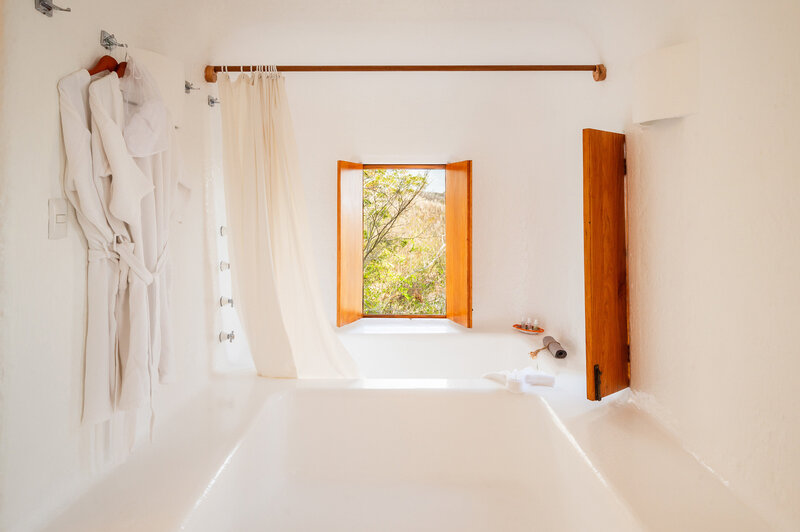 Sol-de-Oriente-Private-Bungalow-02-Careyes-Mexico-4985_Bathroom