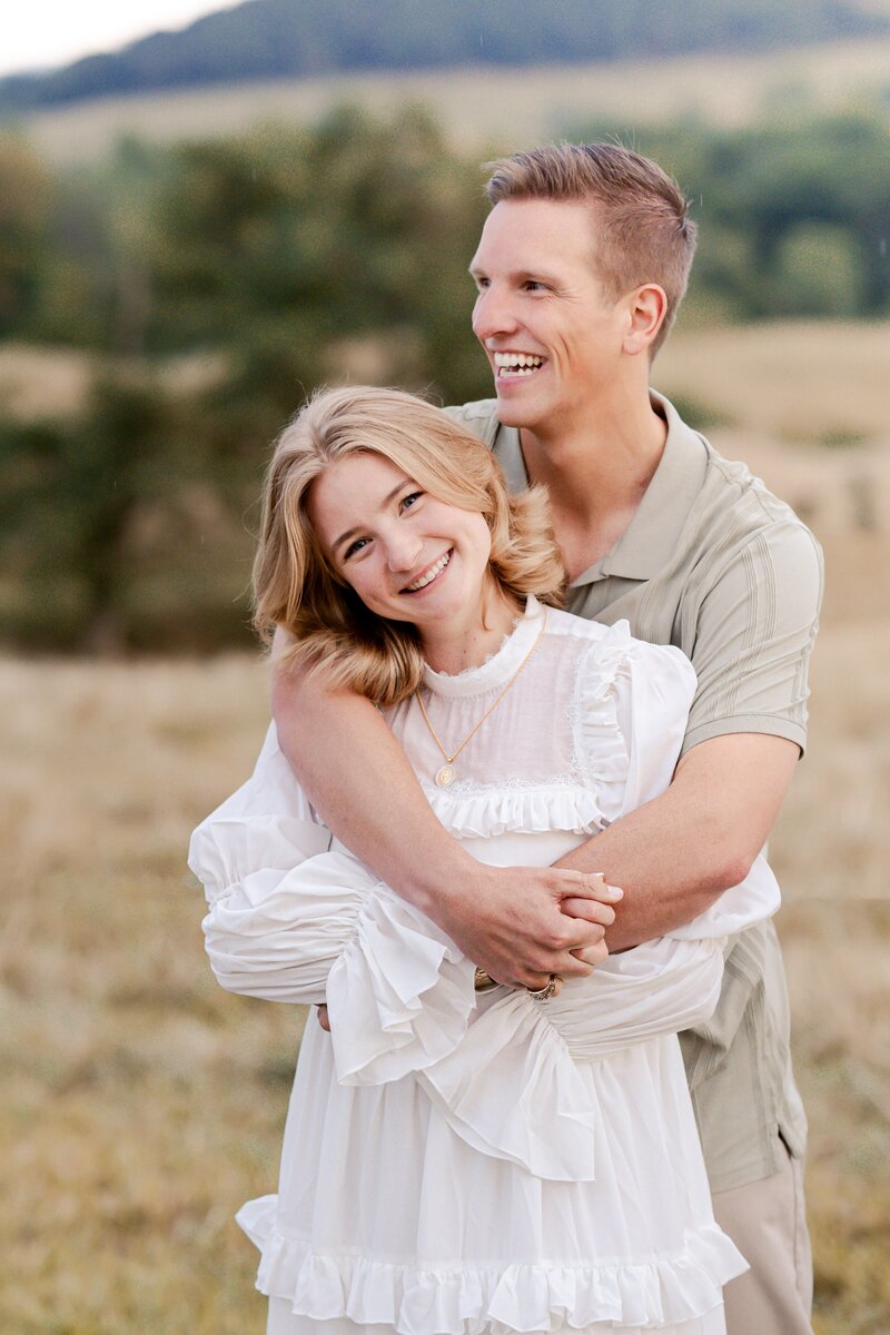 dreamy-picnic-engagement-session-in-delaplane-virginia-00013