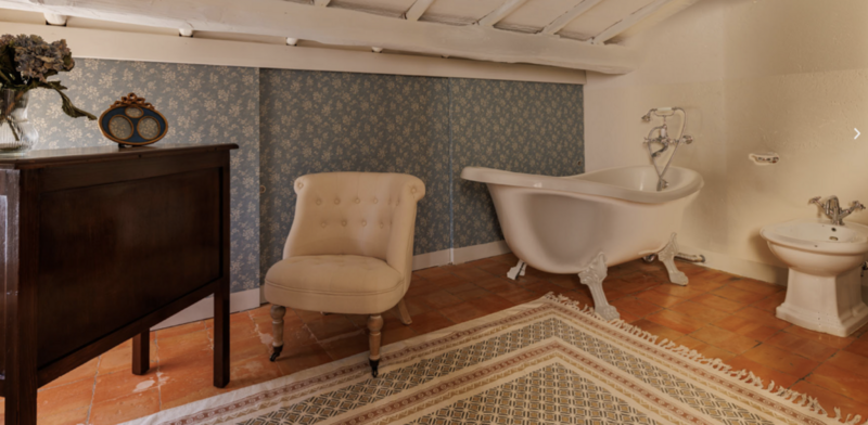 Malvasia Apt Bathroom