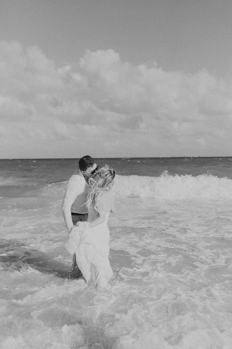 couple kissing in the ocean