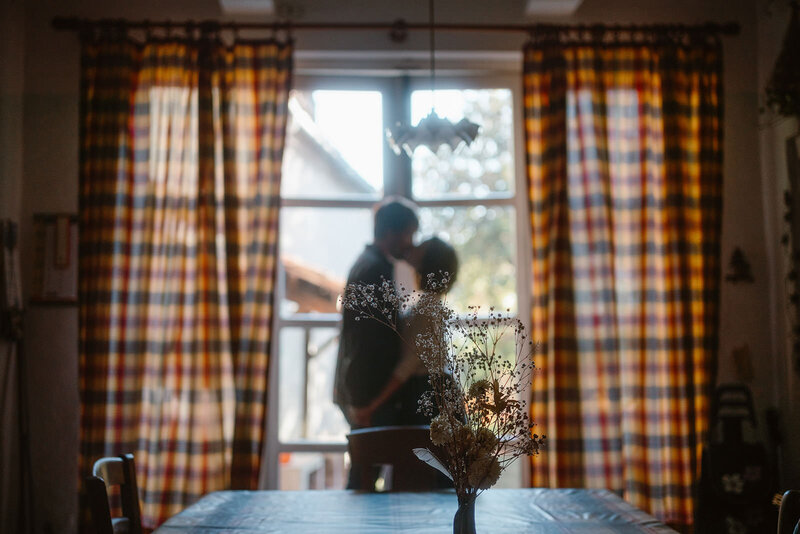 couple engagement photo in an ancient family house in Italy