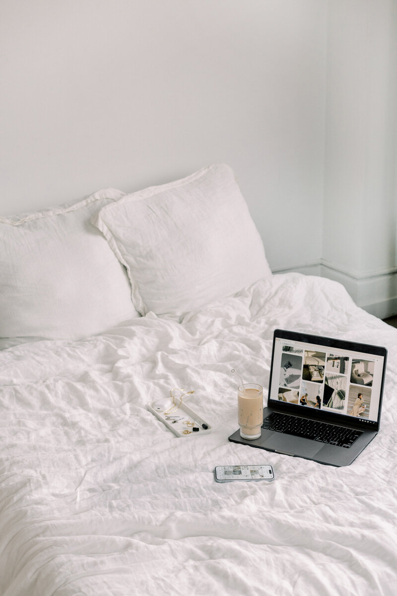 blog-bed-laptop-coffee-reading-cozy