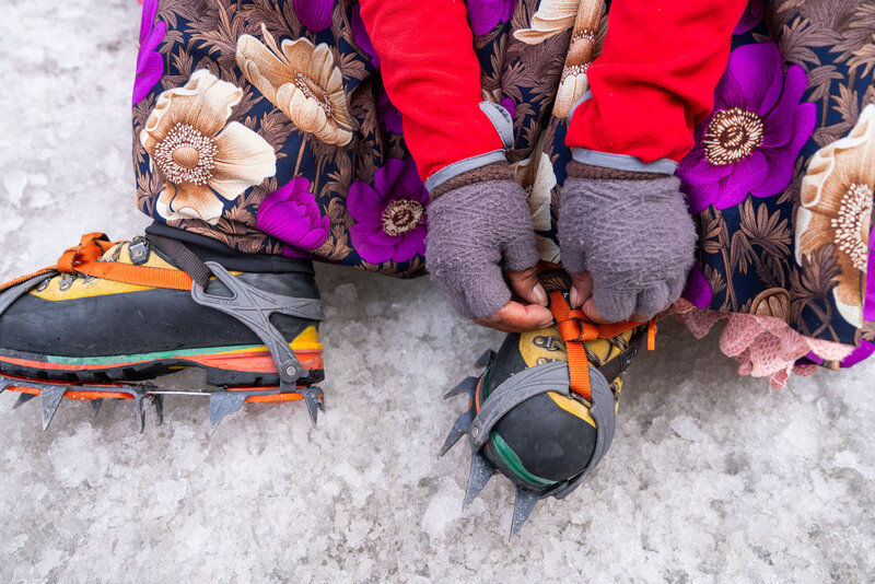 climbing_cholita_rufina_details__boots_crampons_andes_bolivia1