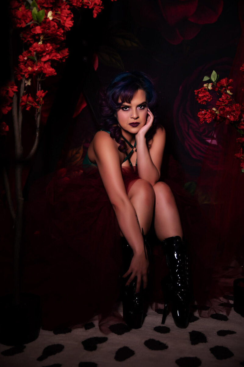 Captivating crime-themed boudoir portraits embracing your mysterious side in Scottsdale, Arizona