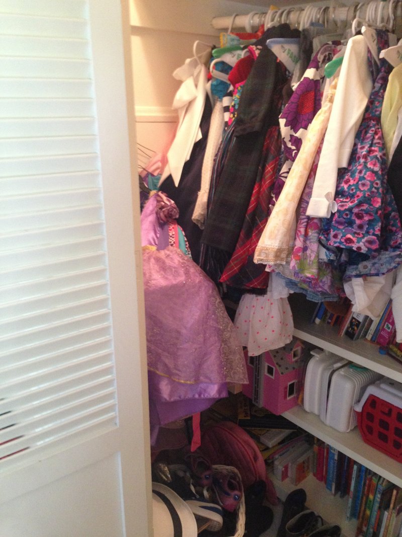 GIRLS CLOSET ANGLE BEFORE