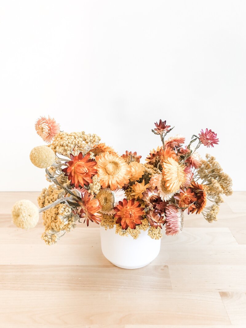 fall-wedding-flower-arrangements-desert-sunset-drie-arrangement
