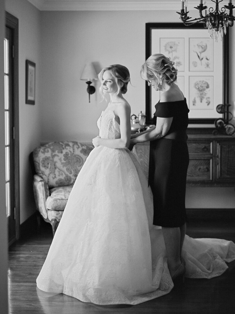 06_Toronto-Film-Wedding-Photographer-58_White Toronto gown 