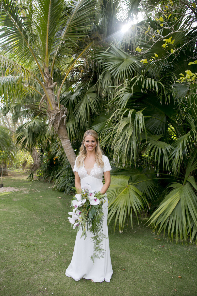 bermuda-bride-holding-bridal-bouquet