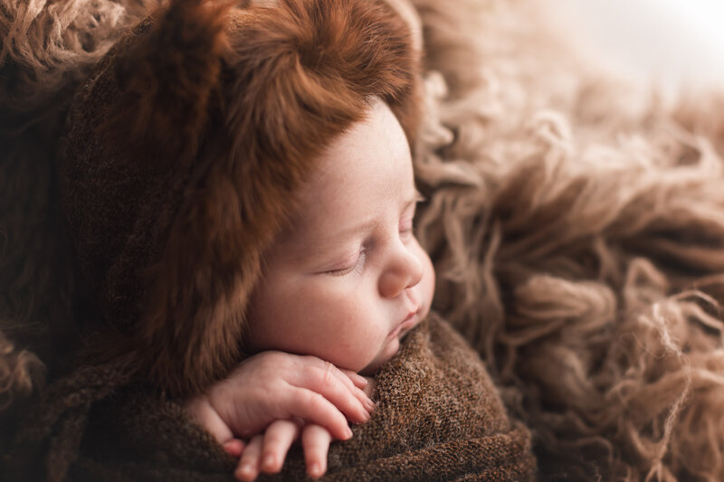 Capturing every tiny details of your baby in portraits