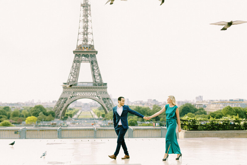 Paris engaged couple walking in front of eiffel tour