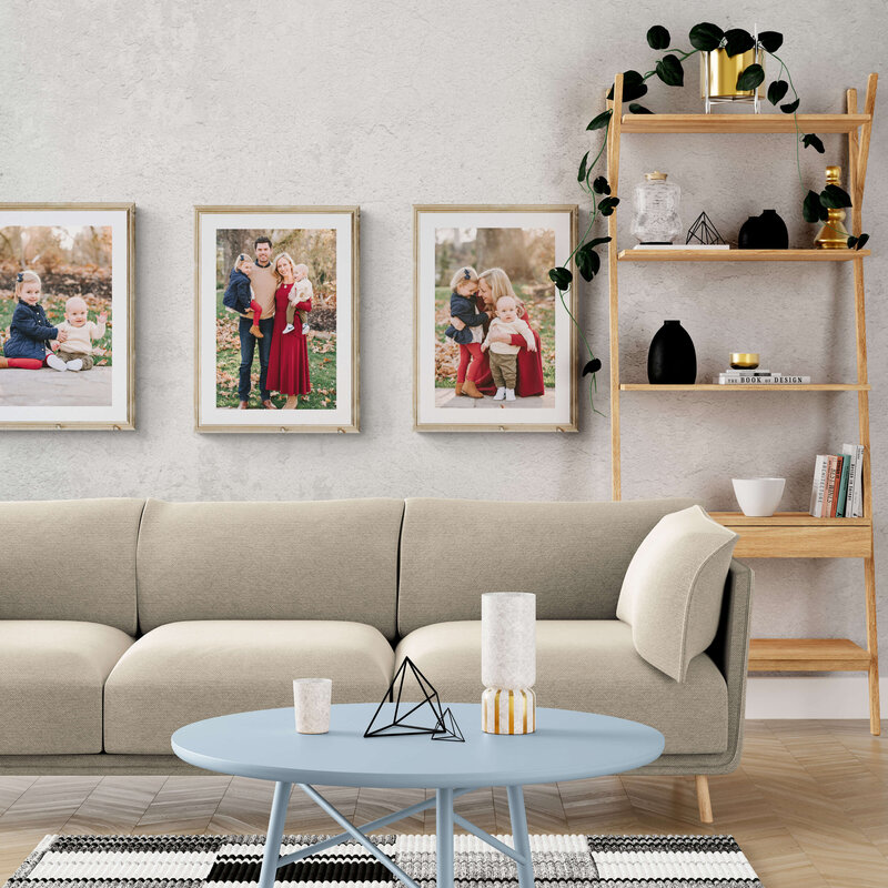 Living_room_with_sofa_and_colorful_table (2)