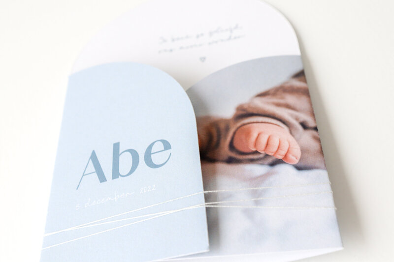 Geboortekaartje-bijzondere-vorm-stansvorm-leesign-abe-blauw-6