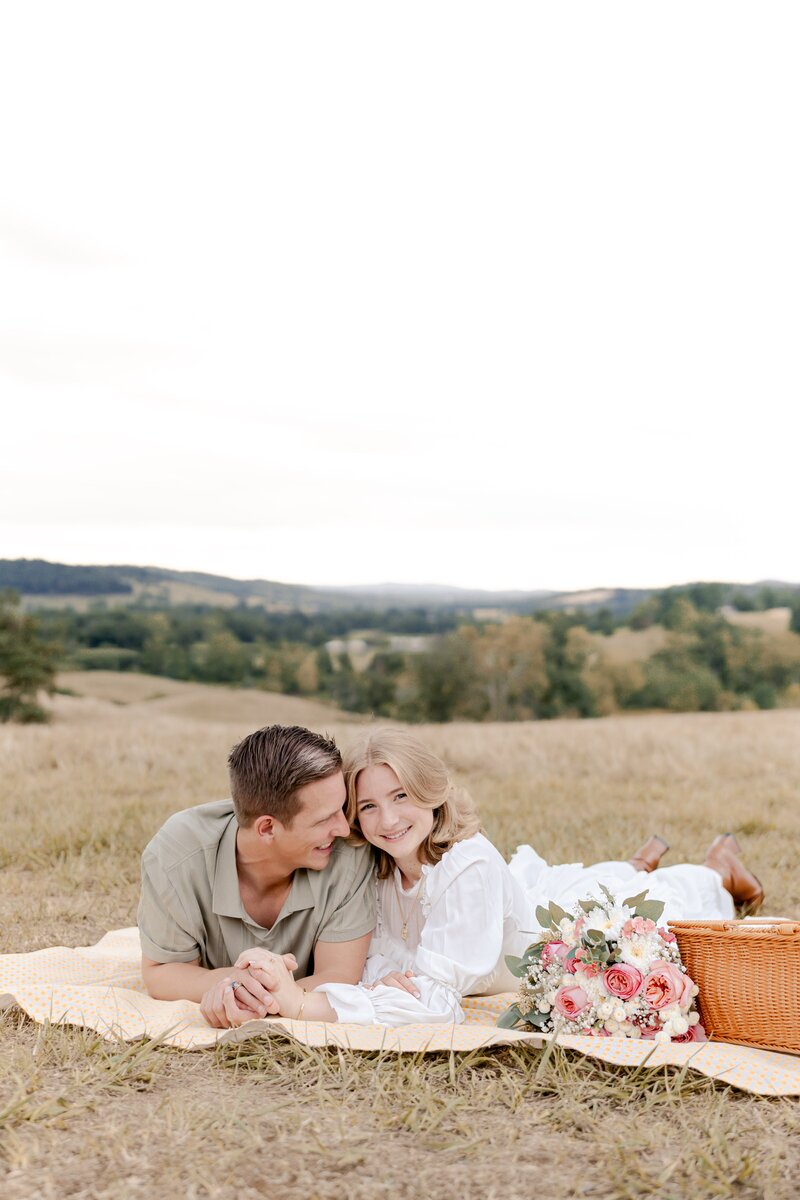 dreamy-picnic-engagement-session-in-delaplane-virginia-00015