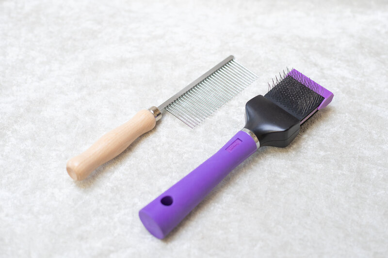 Kam en borstel voor het trimmen van allerlei hondenrassen.