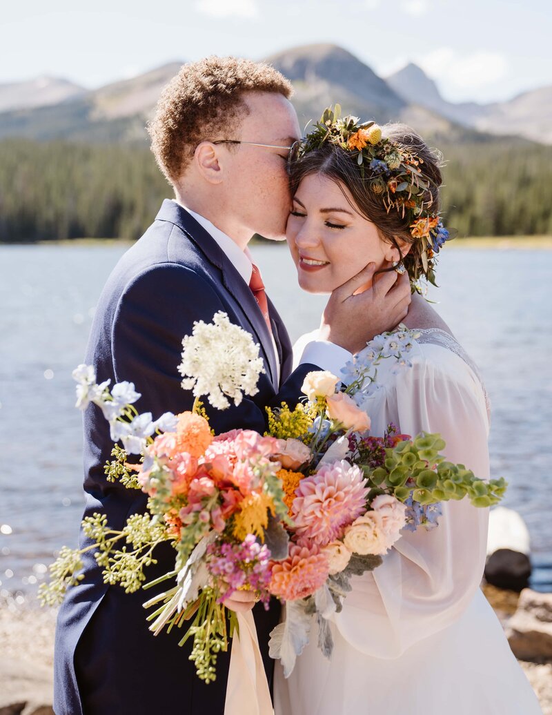Couple elopes with gorgeous florals in Boulder, Colorado