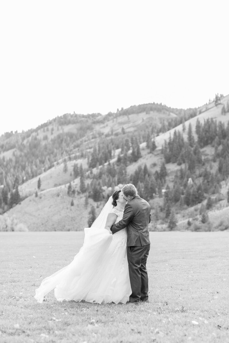 American Homestead Wedding by Spokane Wedding Photographer Taylor Rose Photography-30