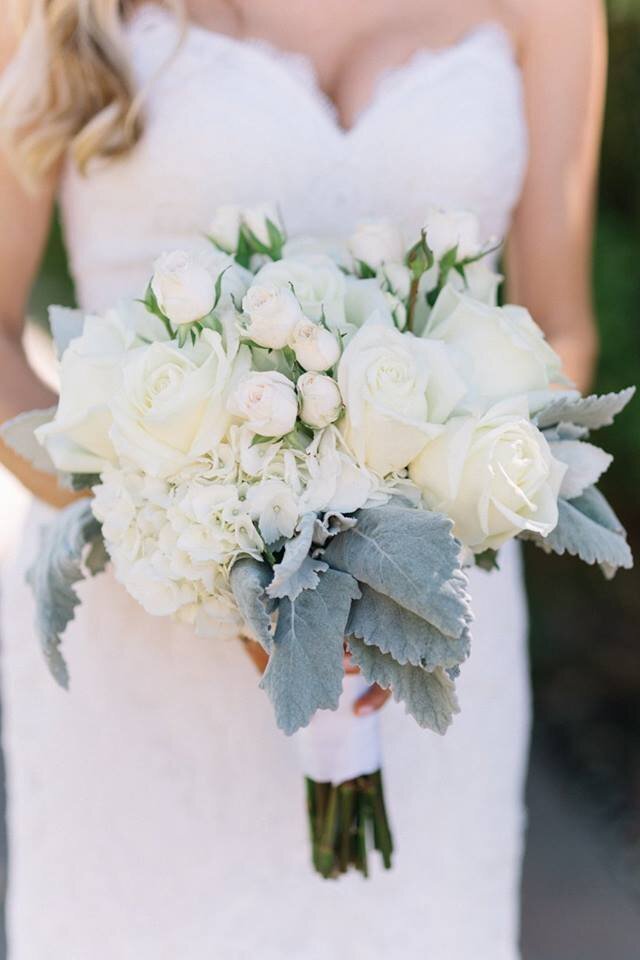 fluffy-white-bouquet-with-dusty-miller-velevet-greenery