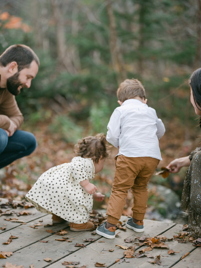 Paradis_FamilySession_Fall2022_JillRobertsPhotography_FilmPhotography-39