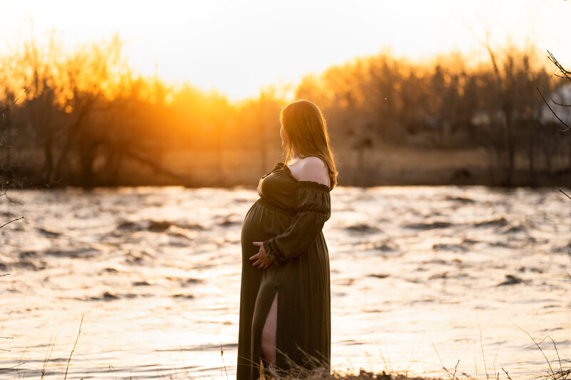 Pregnant mother looking at the Ottawa river