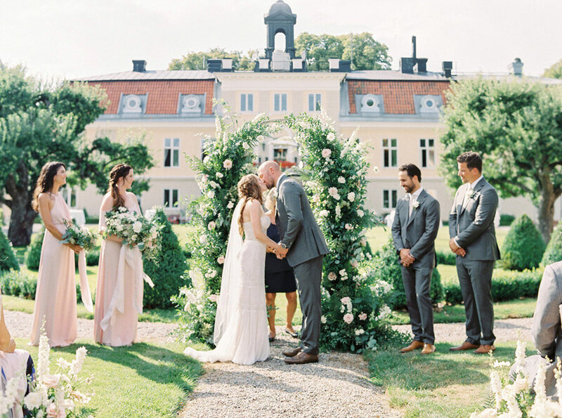 027-fairy-tale-garden-wedding-in-stockholm