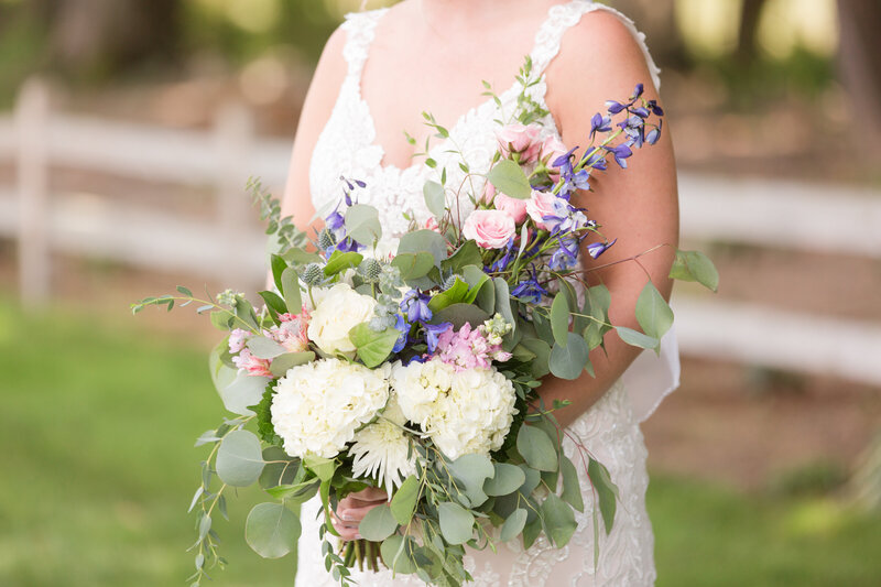 michigan wedding flowers bride