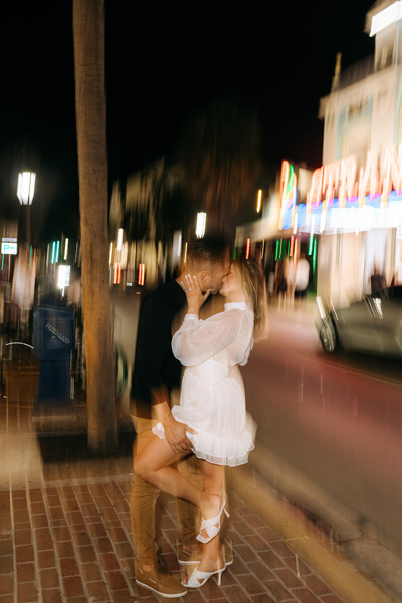 couple kissing on duval street