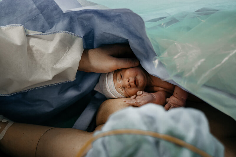 Geboorte, keizersnede, lumc, geboortefotograaf, geboortefoto, geboortereportage www.defotokundige.nl 9