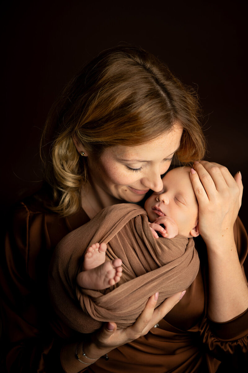 Moeder met newborn-juliette fotografie