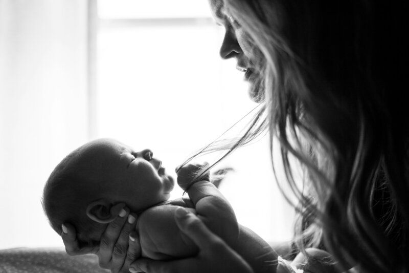 A mother holding her baby. Representing someone that is in therapy for mothers in Manhattan, New York.  Where a specially trained postpartum depression therapist can improve your fourth trimester.