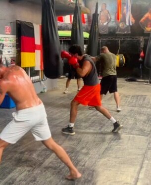 Boxing Camp Mexico in Puerto Escondido offering daily technical boxing, strength and conditioning, and mobility training from Monday to Friday.