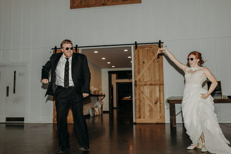 dad and daughter dancing at wedding
