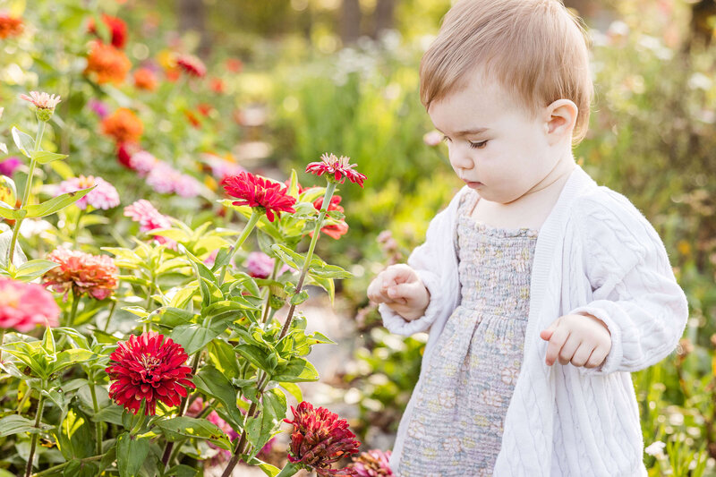 Amelia_18months_Flowergarden-7