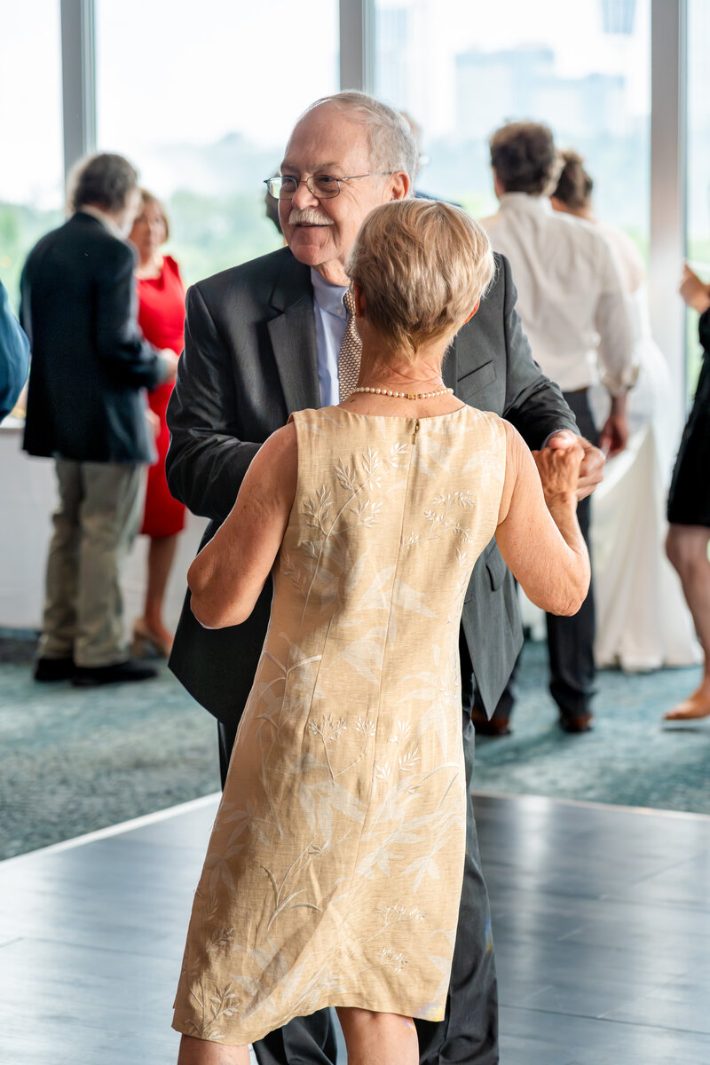 Guests chatting and smiling during wedding reception gathering – photographed by wedding photographer Niko Coric – Lumen Clarity Media