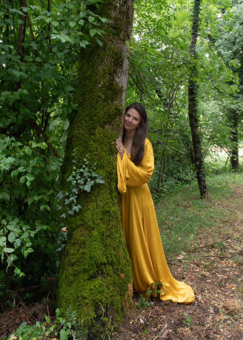 Feminine Energy - Feminine Healing  Self-Love Coach Tosca Empowerment Embodiment Yoga Retreats Spain Feminine Energy Free Guide
