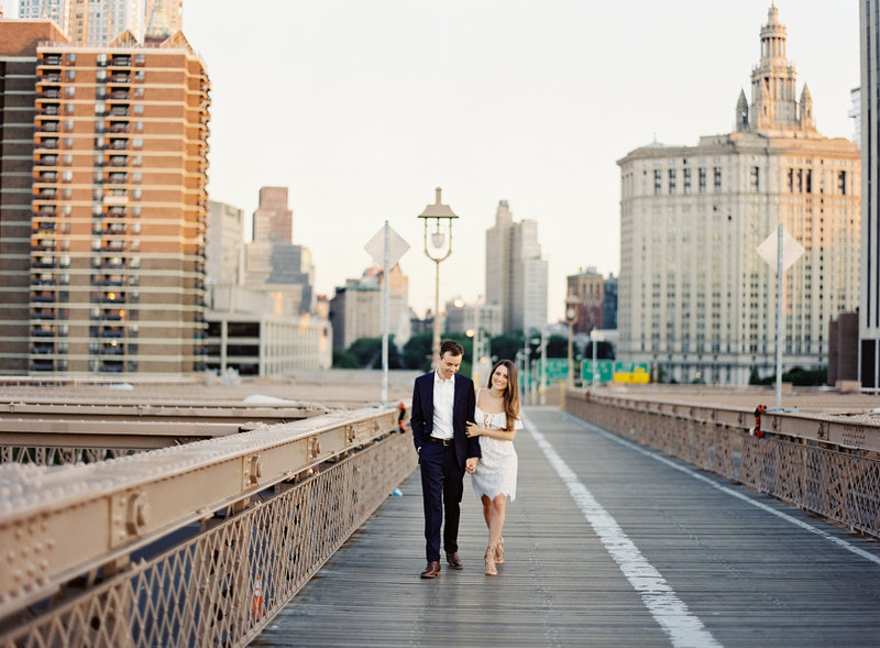 10-Brooklyn-Bridge-Engagement-Photos