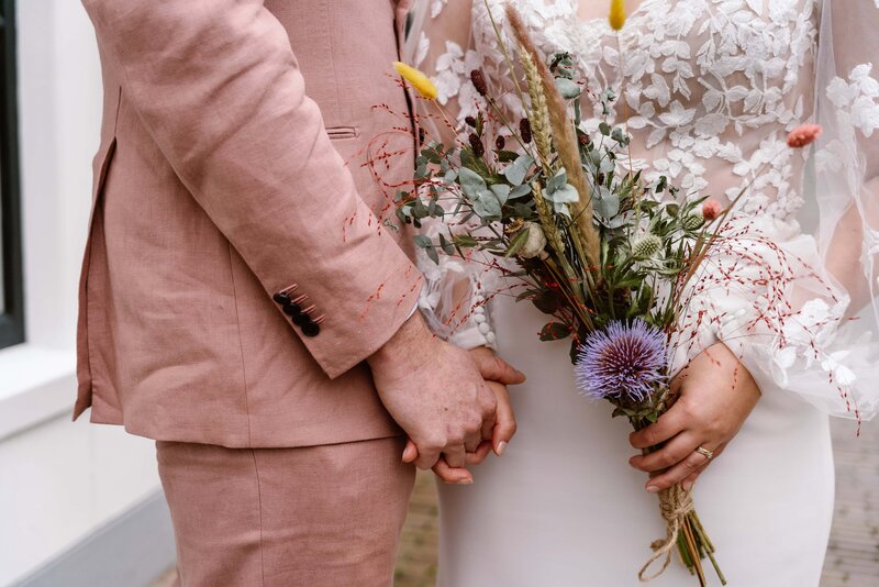bruiloft fotograaf Groningen, Drenthe en Friesland. Voor romantische bruiloften en spontane foto's met natuurlijke kleuren.