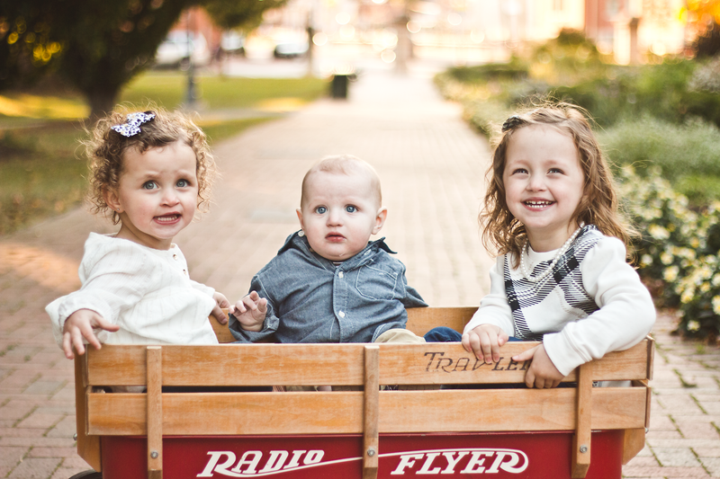 family photographer of kids in wagon ohio