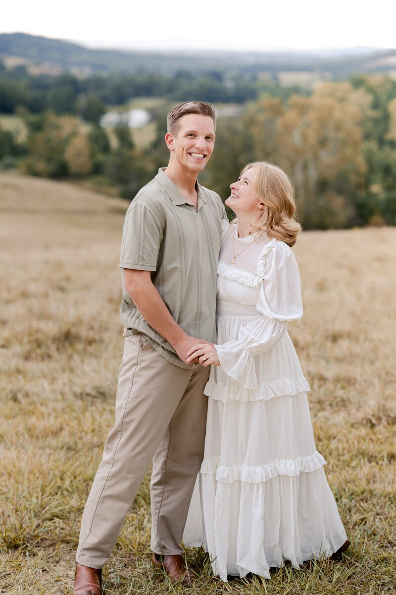 dreamy-picnic-engagement-session-in-delaplane-virginia-00004