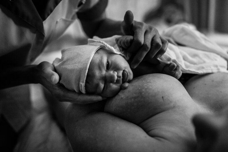 thuis bevalling in Harderwijk geboortefotograaf Hilversum