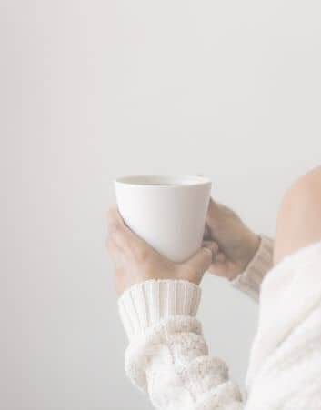 woman-holding-a-coffee-mug