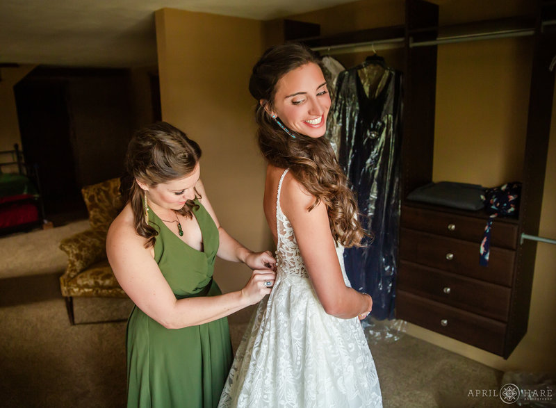 Bride gets ready in bridal cabin at Mountain View Ranch in Pine Colorado