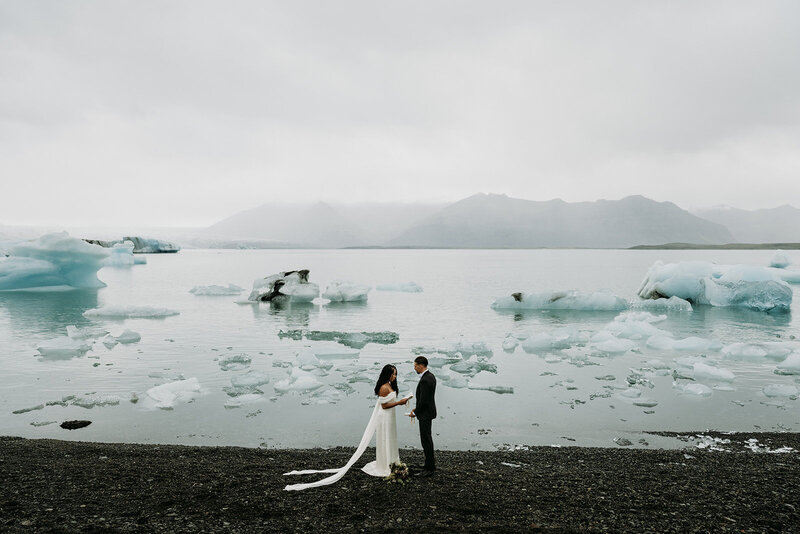 iceland-elopement-at-the-glacier-lagoon