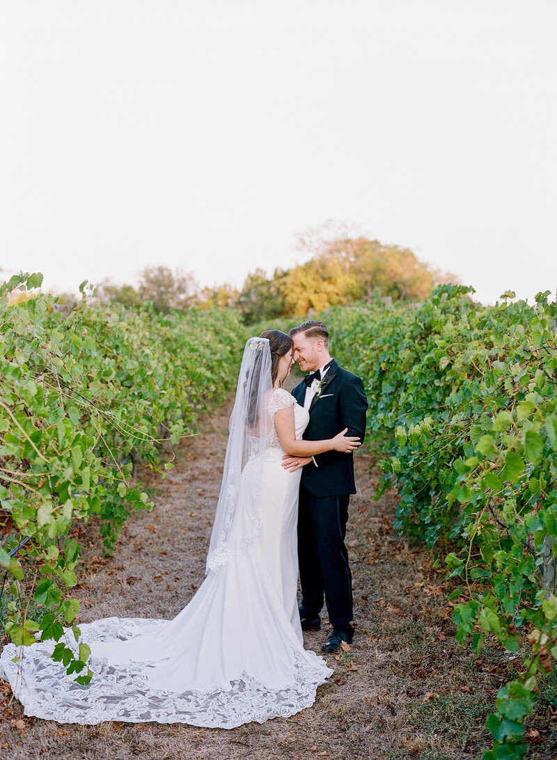stephanie-aaron-wedding-vineyards-at-chappell-lodge-109