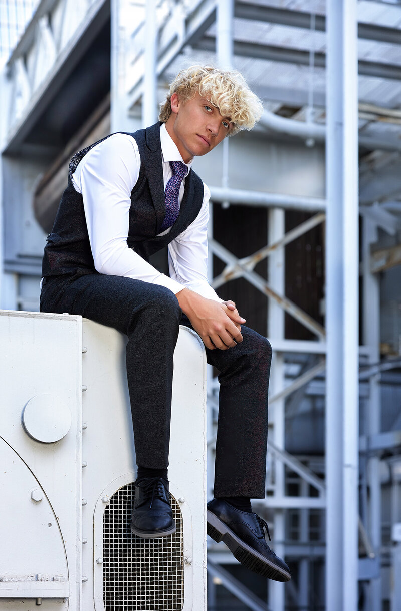 senior photographer austin texas, photographer for senior pictures, best senior photographer austin texas, high school senior photographer, high school senior photographers near me, Creative senior portraits, creative high school senior portraits, outdoor senior portrait ideas, graduation photoshoot