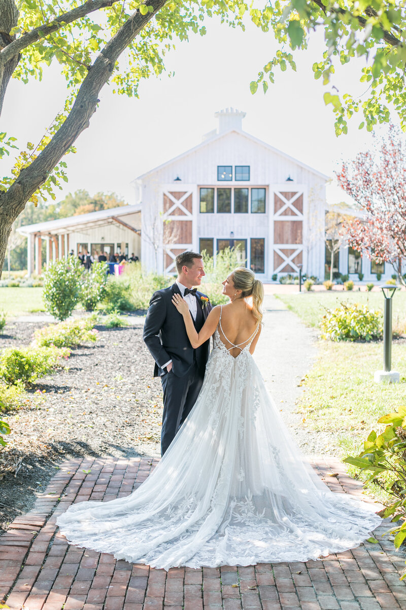 Couple celebrating their wedding day at the Kent Manor. Wedding venue located in Kent Island, Maryland. Black and white image taken by Baltimore wedding photographer, Jenna Davis