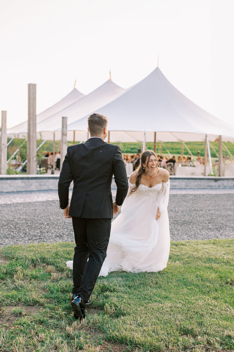toronto-wedding-photography-richelle-hunter-photography-emily-ty-Shaw Events-Kendon Design Co.-GTA Niagara Wedding Florist-Wakefield Estate Wedding--27
