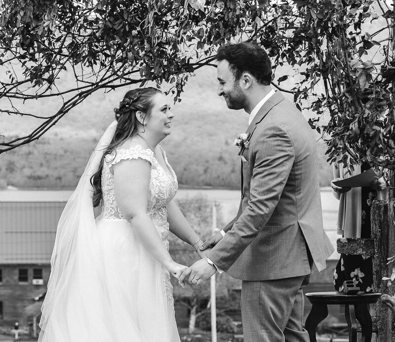 COUPLE-GETTING-MARRIED-ON MOUNTAIN-IN-VERMONT