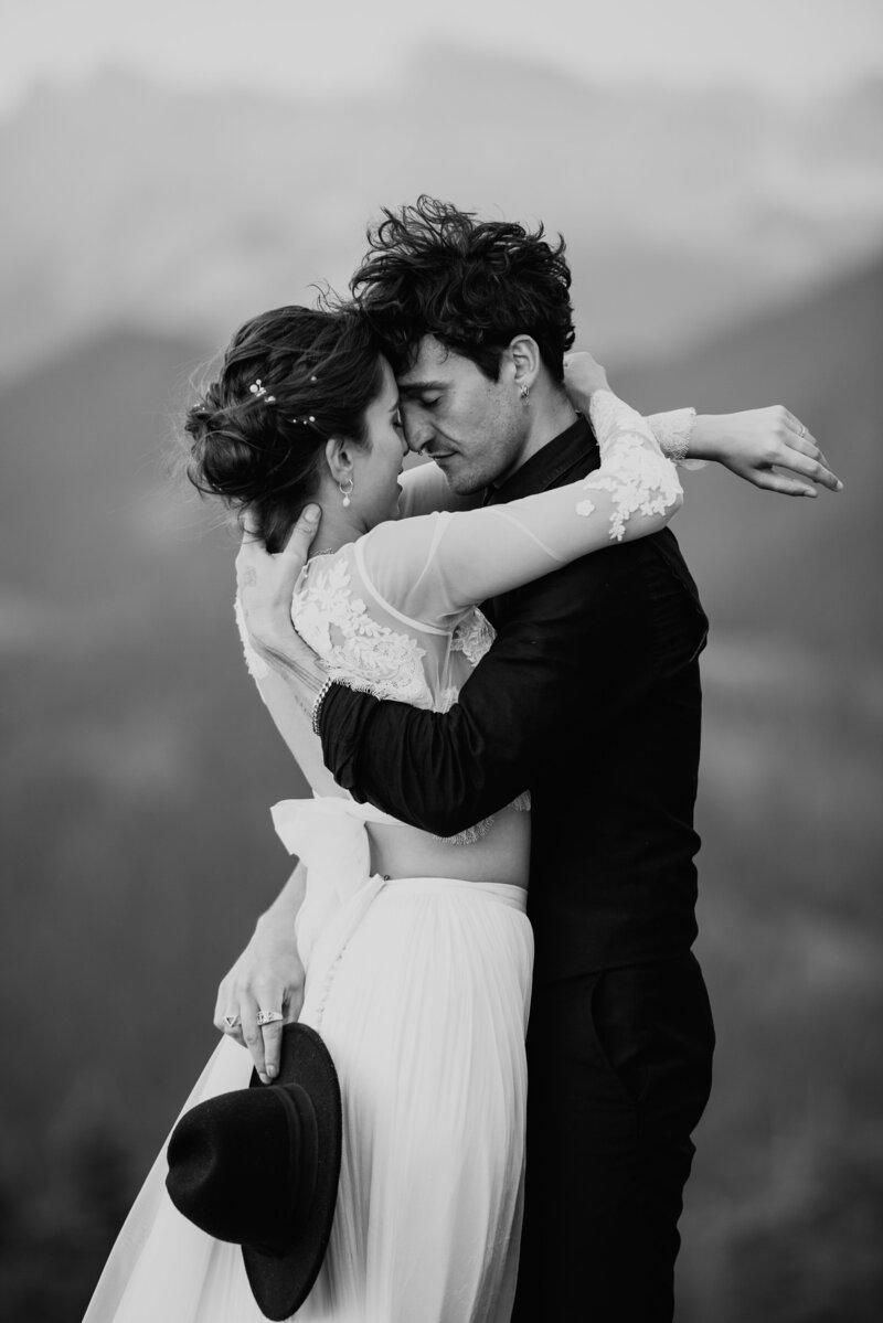 couple eloping in the italian dolomites
