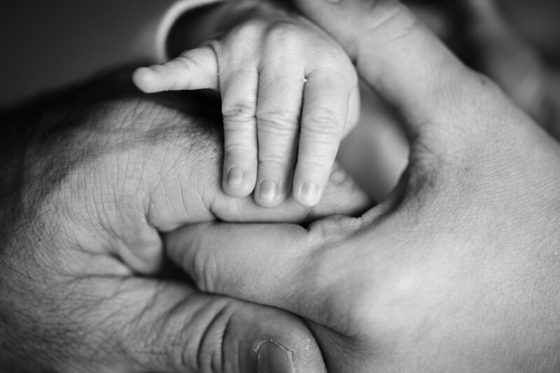 Natürliche Fotos von  Neugeborenen und Babies in der Schweiz und im Aargau und Zuerich