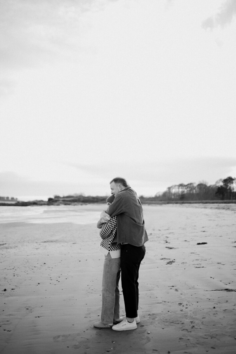 crescent-beach-portland-maine-couples-photographer-9